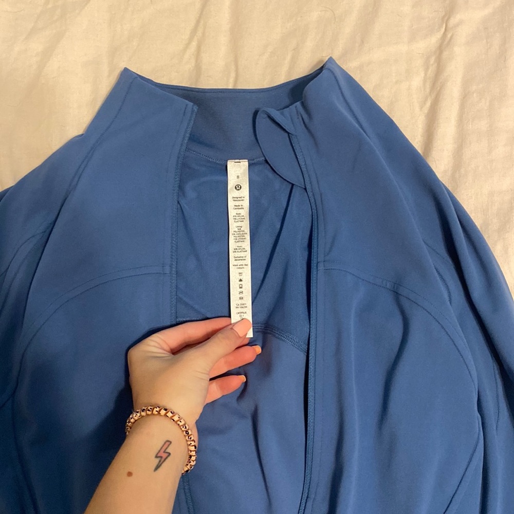 Lululemon cropped define jacket size 8 in soft denim color